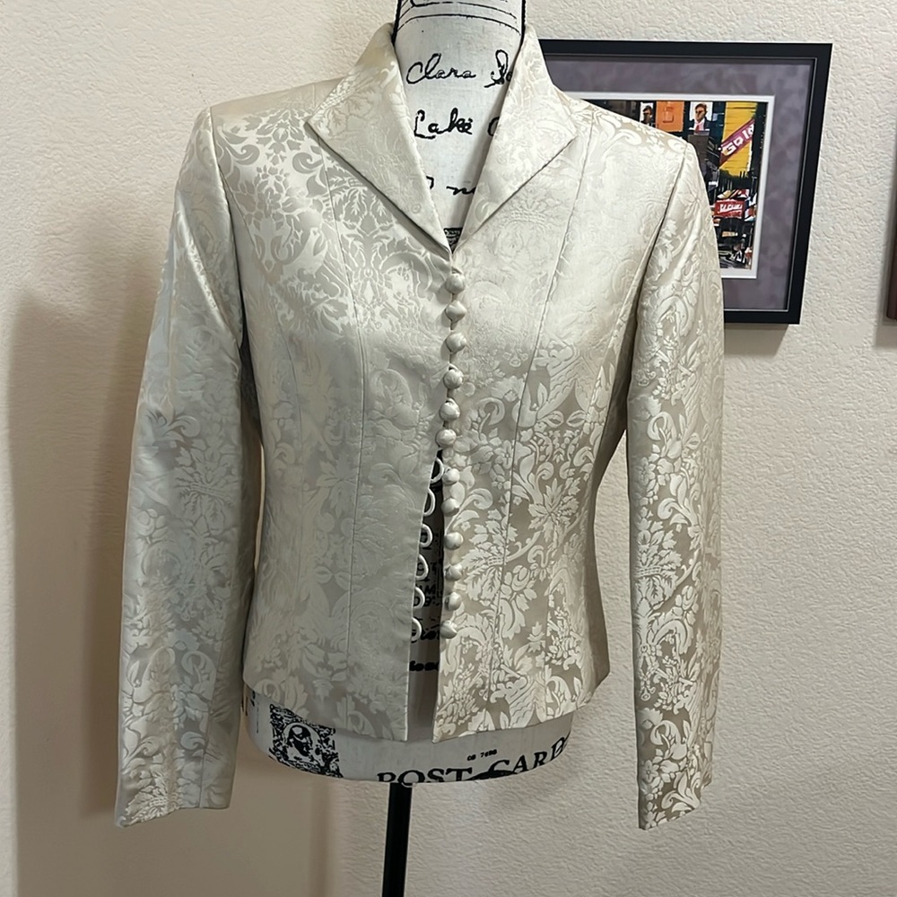 Women’s J. Peterman Silk Brocade Formal Jacket, size 8, cream